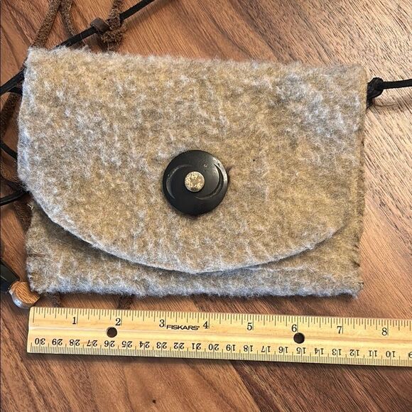 Fabric Bag with Horn Hanging - Picture 5 of 6